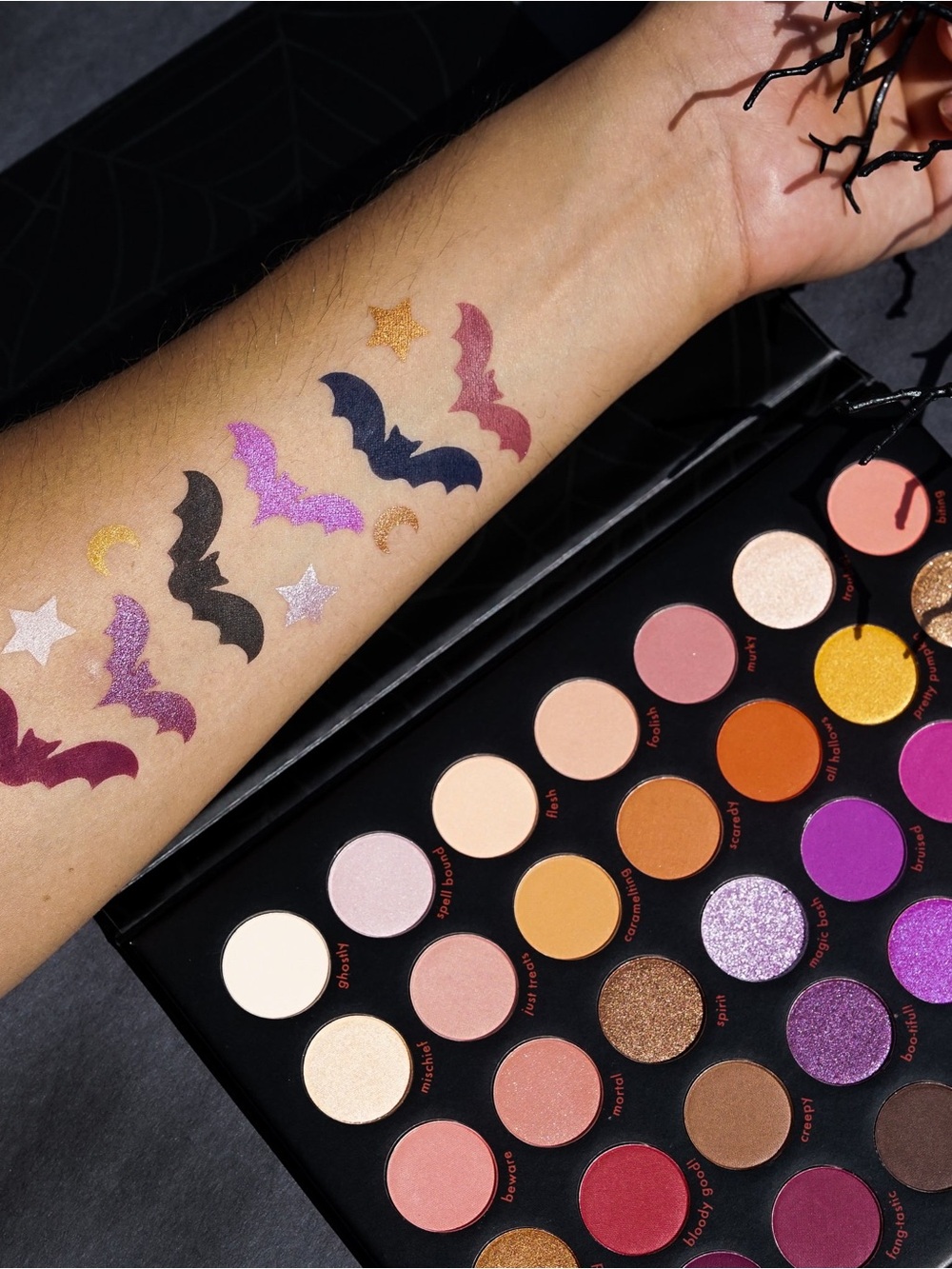 On the Haunt' Creative Eye Palette - Picture 3 of 4
